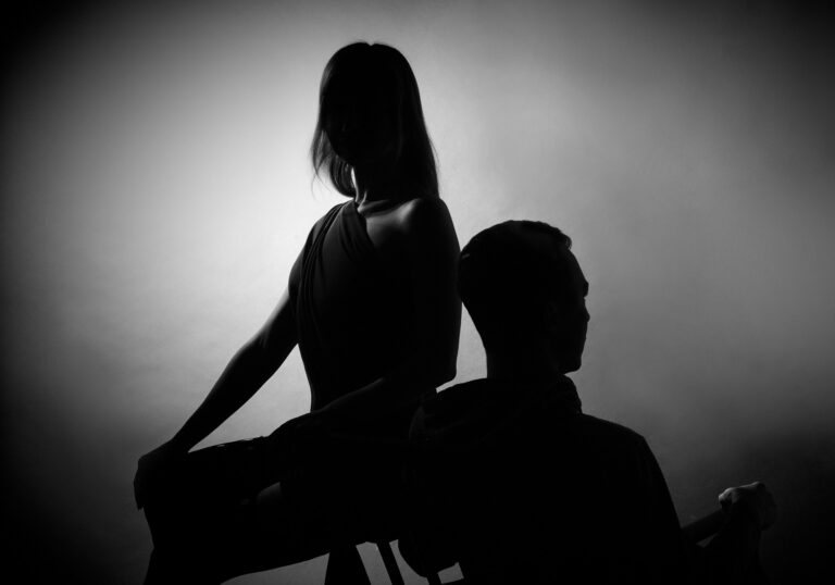 Beca MEC con padres divorciados: ¿De quién pongo los ingresos?