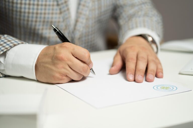 Cláusulas abusivas en contratos de pisos de estudiantes: Lo que NO debes firmar en septiembre